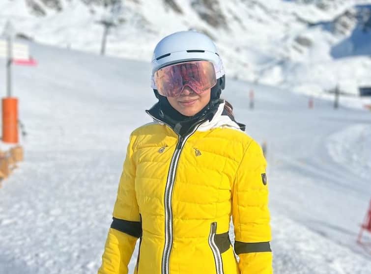 Actress Samantha Ruth Prabhu learns skiing in Switzerland pic goes viral Samantha in Switzerland: பனிச்சறுக்கு விளையாடும்  சமந்தா - வைரலாகும் புதிய புகைப்படம்
