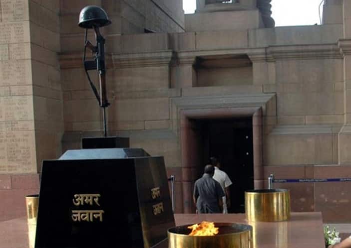 amar jawan jyoti to merge with war memorials eternal flame Amar Jawan Jyoti : अमर जवान ज्योती राष्ट्रीय युद्ध स्मारकाच्या मशालीमध्ये होणार विलीन