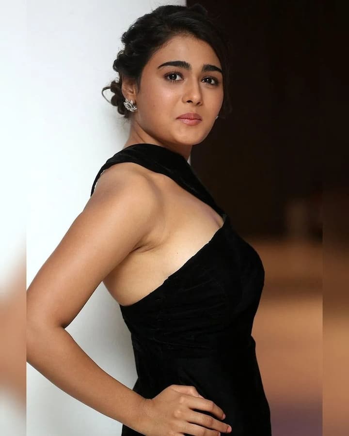 காற்றிலே மோதிர மாற்றம் கல்யாண ஆவேசம்