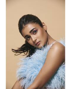 Shalini pandey pics: கருப்பு உடையில் கலக்கும் ‘அர்ஜூன் ரெட்டி’ நடிகை..!