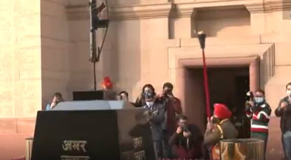 Amar Jawan Jyothi Merged: జాతీయ యుద్ధ స్మారకం జ్యోతిలో కలిసిపోయిన అమర్ జవాన్ జ్యోతి