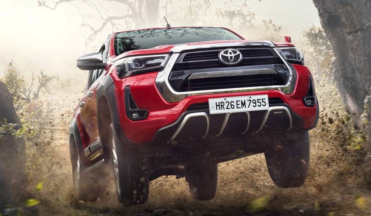 toyota launch his pickup truck toyota hilux in india toyota hilux have too many special features and strong body Toyota Hilux Features: લક્ઝરી ફીચર્સ, શાનદાર દેખાવ અને વૈભવી ઇન્ટીરીયર Toyota Hiluxને ખાસ બનાવે છે