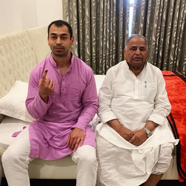 प्रतीक से अकसर पूछा जाता है कि देश के सबसे बड़े राजनीतिक कुनबे से होने और मुलायम सिंह जैसे ताकतवर नेता के बेटे होने के बाद भी वह राजनीति से दूर कैसे हैं. प्रतीक साफ शब्दों में कहते हैं कि उन्हें राजनीति पसंद नहीं है.