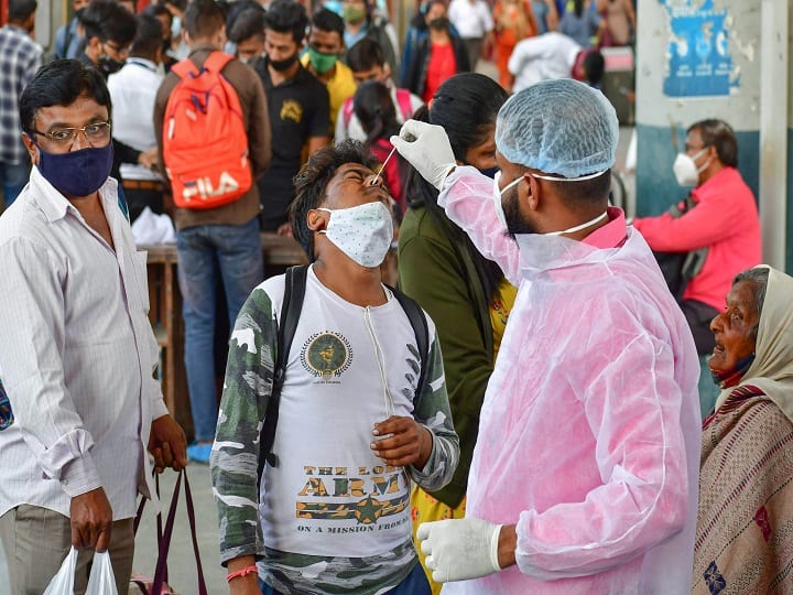 coronavirus cases today india reports 285914 new covid19 cases and 665 deaths in last 24 hours Coronavirus Cases Today : कोरोनाचा आलेख पुन्हा वाढताच, देशात गेल्या 24 तासांत 2 लाख 86 हजार रुग्णांची नोंद