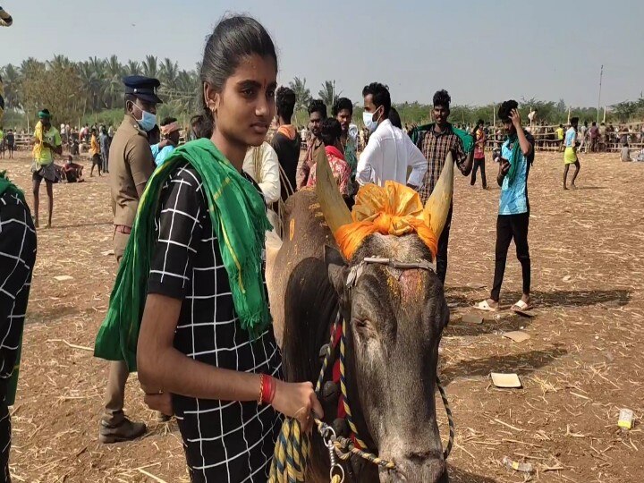 அவனியாபுரத்தில் ஆறுதல் பரிசை வாங்க மறுத்த யோகதர்ஷினிக்கு கோவையில் பரிசாக கிடைத்த தங்க காசு