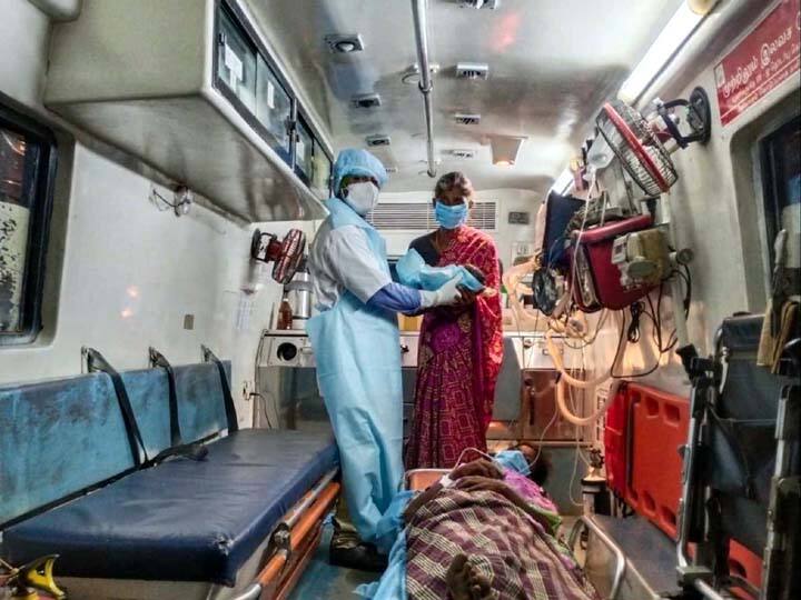 Mother delivers her baby in a running ambulance in thanjavur ஆபத்தான நிலையில் வலியால் துடித்த கர்ப்பிணி - ஓடும்  ஆம்புலன்சில் நடந்த பிரசவம்