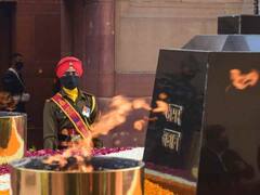 India Gate की 'अमर जवान ज्योति' का नेशनल वॉर मेमोरियल की मशाल के साथ किया गया विलय, देखें- तस्वीरें