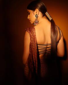 सई ताम्हणकरच्या ग्लॅमरस लूकची पुन्हा चर्चा