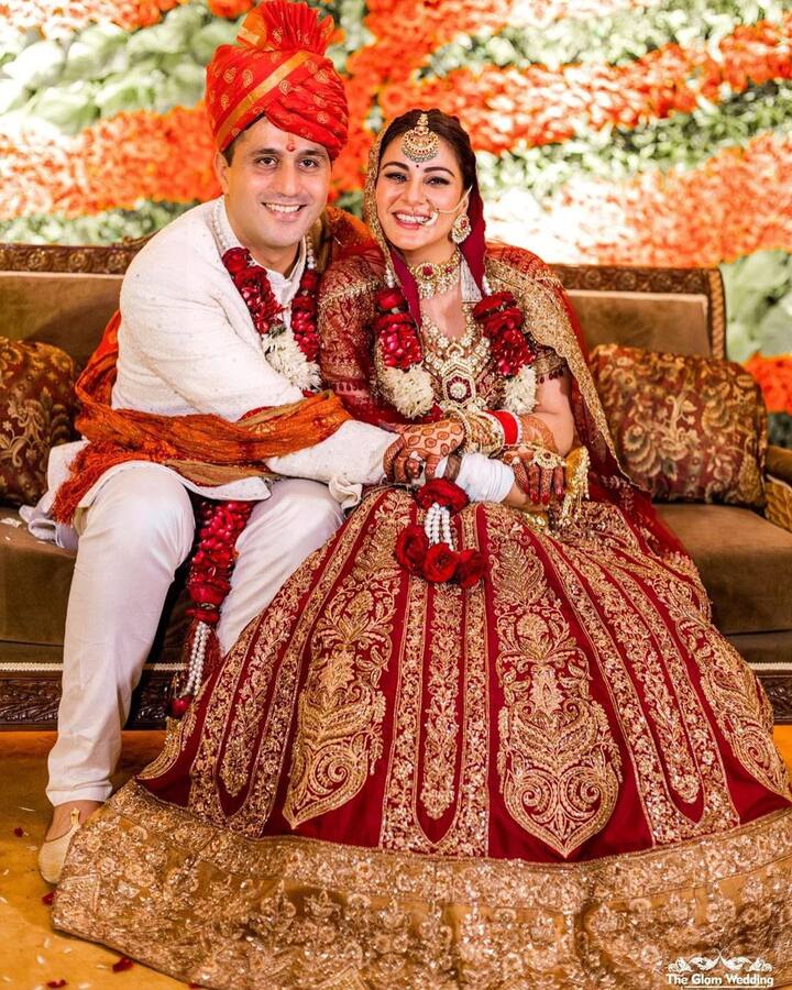 शादी में श्रद्धा आर्या दुल्हन के लिबास में बार्बी डॉल से कम नहीं लग रहीं थीं.