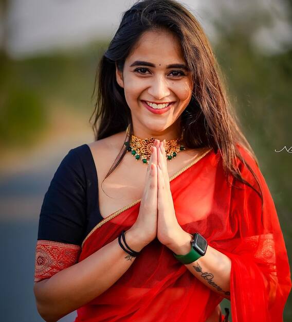 Deepthi Sunaina Photos: ఎక్స్‌ప్రెషన్స్‌తో చంపేస్తున్న దీప్తి సునయన