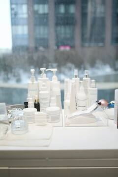 ত্বকের স্বাস্থ্যকে প্রাধান্য, কীভাবে বেছে নেবেন কসমেটিকস?