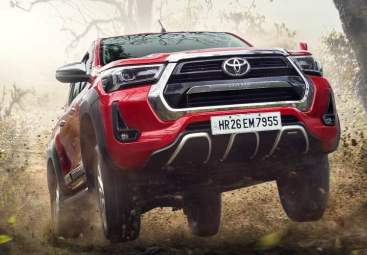 toyota to launch four new cars 2022 upcoming cars toyota hilux Toyota Glanza Urban Cruiser Toyota Upcoming Cars: टोयोटा लॉन्च करने वाली है 4 नई कारें, ये रही जानकारी