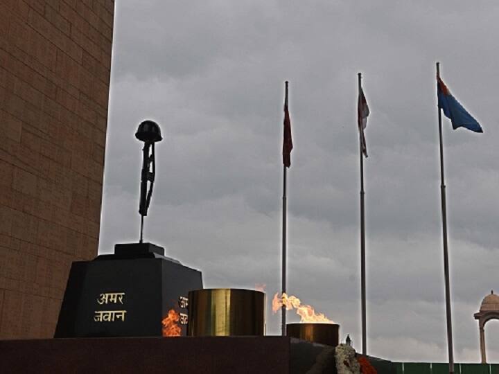 Amar Jawan Jyoti Row | Flame Not Being Extinguished, Will Be Merged With One At War Memorial: Govt Sources Amar Jawan Jyoti Row | Flame Not Being Extinguished, Will Be Merged With One At War Memorial: Govt Sources