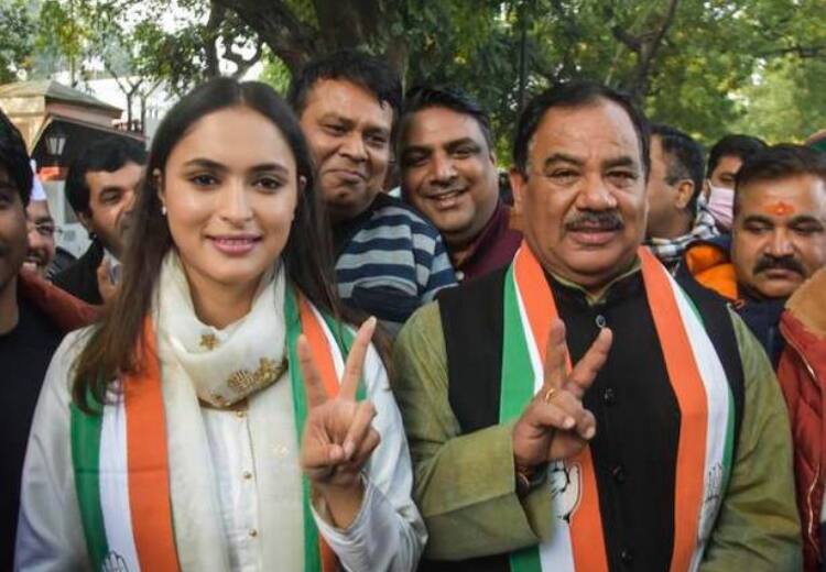 Expelled BJP Minister Harak Singh Rawat goes back to Congress party ahead of Uttarakhand polls உத்தராகண்ட் தேர்தல்: மீண்டும் காங்கிரஸ் கட்சியில் சேர்ந்த பாஜகவில் இருந்து நீக்கப்பட்ட அமைச்சர்