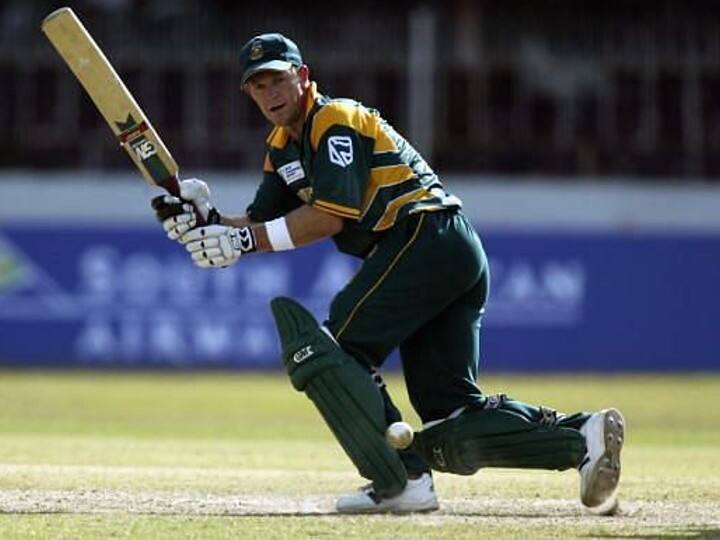 जॉन्टी रूड्स इस लिस्ट में सातवें नंबर पर हैं. इन्होंने दक्षिण अफ्रीका में भारत के खिलाफ 16 मैचों में 36 की औसत से 362 रन बनाए हैं.