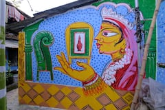 Gantchhora: দেওয়াল জুড়ে 'গাঁটছড়া'-র সাজ, বেহালার এই বস্তিকে এখন চেনাই দায়!