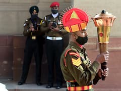 India Gate Update: ৫০ বছর পর দিল্লির ইন্ডিয়া গেটে নিভল ‘অমর জ্যোতি’, ওয়ার মেমোরিয়ালে মিশল অগ্নিশিখা