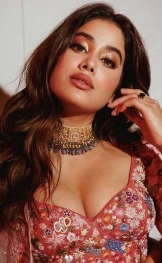 ਦਿਲ ਥਾਮ ਕੇ ਵੇਖੋ Janhvi Kapoor ਦੀਆਂ ਫੋਟੋਜ਼