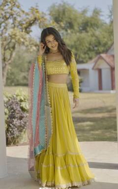 Shehnaaz Gill: শেহনাজ গিলের নতুন ছবি থেকে চোখ সরাতে পারলেন না নেটিজেনরা