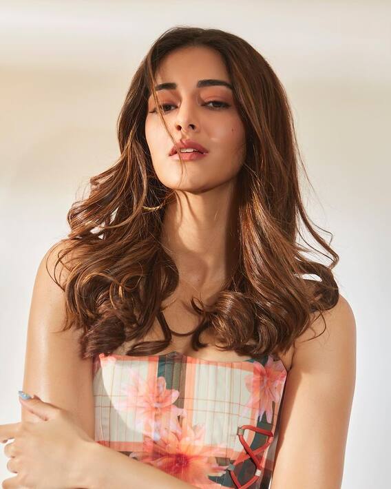 " गहराइयां " के प्रमोशन के लिए अनन्या पांडे ने दिखाया नया अवतार 2 Ananya Panday Photos: Gehraiyaan के प्रमोशन के लिए अनन्या पांडे ने दिखाया ग्लैमरस अवतार, फोटोज देख फैंस हुए दीवाने