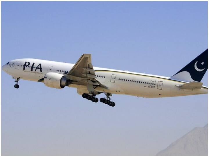 PIA pilot refuses to fly plane after emergency landing Watch: इमरजेंसी लैंडिंग के बाद पाकिस्तानी पायलट ने प्लेन उड़ाने से किया इंकार, PIA को झेलना पड़ा विरोध