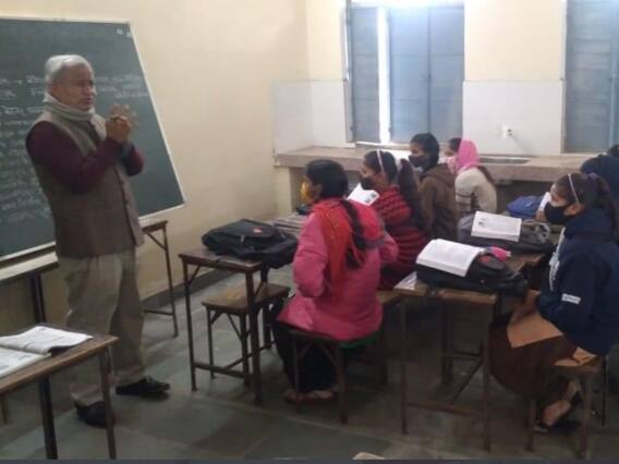 Rajasthan News: स्कूल का निरीक्षण करने पहुंचे मंत्री ने छात्राओं की ली क्लास, दिए ये टिप्स Rajasthan News: स्कूल का निरीक्षण करने पहुंचे मंत्री ने छात्राओं की ली क्लास, दिए ये टिप्स