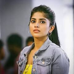 Megha Akash : கைகள் சீப்பைத் தேடுது மானே..! கண்கள் உன்னைத் தேடுதுதானே...! மேகா ஆகாஷின் ஸ்பெஷல் கலெக்‌ஷன்ஸ்...!