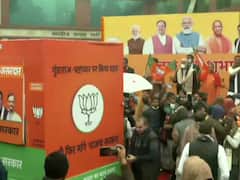 UP Assembly Election 2022: सीएम योगी ने 403 चुनावी अभियान रथ को झंडी दिखाकर रवाना किया, क्या है इनका खास काम?