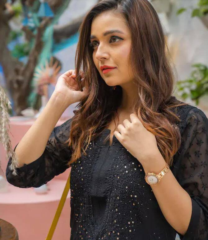 ਮਾਨਸੀ ਸ਼੍ਰੀਵਾਸਤਵ ਦੀ ਲਵ ਲਾਈਫ ਵੀ ਕਿਸੇ ਕਹਾਣੀ ਤੋਂ ਘੱਟ ਨਹੀਂ ਹੈ। ਅਦਾਕਾਰਾ ਨੇ ਇਸ ਤੋਂ ਪਹਿਲਾਂ ਟੀਵੀ ਐਕਟਰ ਮੋਹਿਤ ਅਬਰੋਲ ਨਾਲ ਮੰਗਣੀ ਕੀਤੀ ਸੀ।