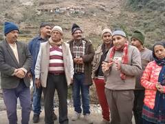 Uttarakhand Election: ग्रामीणों ने खोला स्थानीय विधायक के खिलाफ मोर्चा, जानिए क्यों दी चुनाव बहिष्कार की चेतावनी