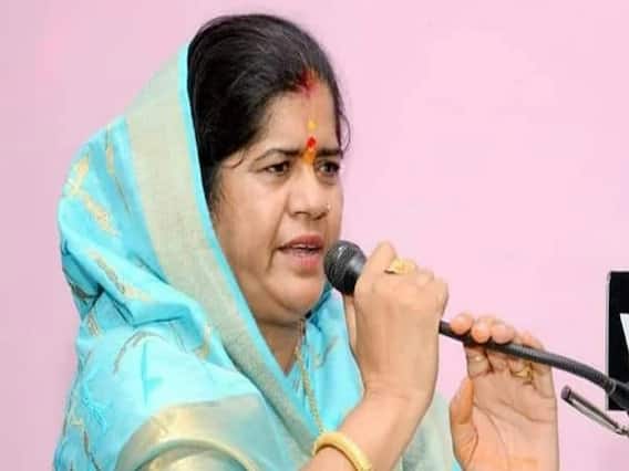 पूर्व मंत्री Imarti Devi का ये कैसा रवैया? मास्क लगाने की जगह गाड़ी से बाहर फेंका, Video Viral पूर्व मंत्री Imarti Devi का ये कैसा रवैया? मास्क लगाने की जगह गाड़ी से बाहर फेंका, Video Viral