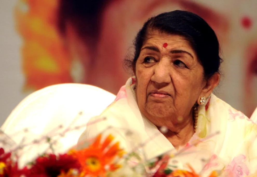 Lata Mangeshkar Health Update: Doctors Request ‘Disturbing Speculation To Stop’, Says Didi Showing Improvement In ICU Lata Mangeshkar: లతా మంగేష్కర్ ఆరోగ్యంపై వదంతులు... స్పందించిన లతా దీదీ కుటుంబ సభ్యులు... వైద్యుల ప్రకటన ట్వీట్