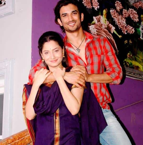 पवित्र रिश्ता मैं पति-पत्नी का किरदार निभाने वाले अंकिता लोखंडे (Ankita Lokhande) और सुशांत सिंह राजपूत (Sushant Singh rajput) की जोड़ी को भी दर्शकों ने बहुत पसंद किया था. इस शो में अंकिता लोखंडे ने अर्चना और सुशांत सिंह राजपूत ने मानव का किरदार निभाया था. अंकिता और सुशांत ने रियल जिंदगी में भी एक दूसरे को कई सालों तक डेट किया था.