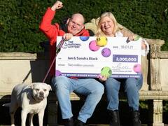 Trending News: अखबार खरीदते-खरीदते लिया था लॉटरी का टिकट, लग गया 14 करोड़ का जैकपॉट