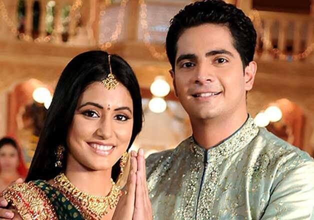 ये रिश्ता क्या कहलाता है में हिना खान (Hina Khan) ने अक्षरा और करण मेहरा (Karan Mehra) ने नैतिक का किरदार निभाया था. इस जोड़ी ने दर्शकों के दिलों में जगह बनाई थी. ये जोड़ी छोटे पर्दे की सुपर हिट जोड़ियों में से एक है. इस शो से हिना खान ने छोटे पर्दे पर अपना डेब्यू किया था.