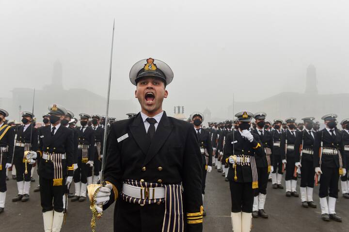 Indian Navy personnel during rehearsals for the upcoming Republic Day Parade, on a cold winter morning at Vijay Chowk in New Delhi | Source: PTI