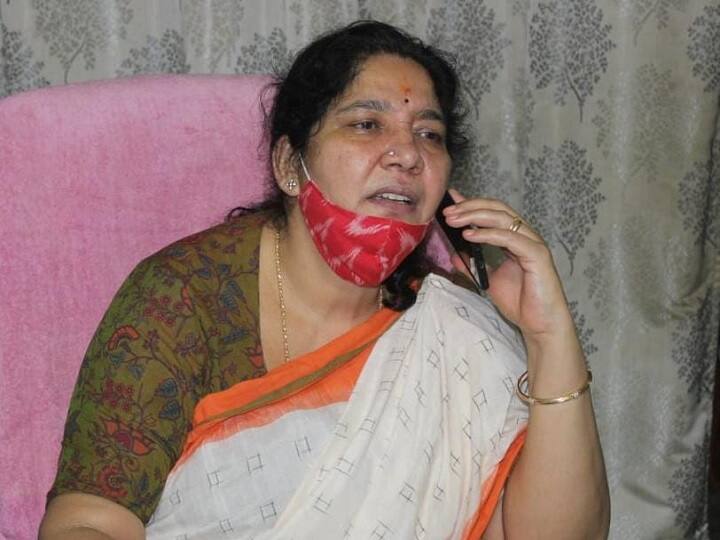 Minister Satyavathi Rathod Responds On Forest Officer Attacking Tribal Women Telangana: ఆ మహిళలపై దాడుల్ని ఖండించిన మంత్రి సత్యవతి రాథోడ్, చర్యలు తీసుకోవాలని అధికారులకు ఆదేశాలు