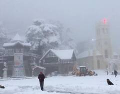 Shimla 'ਚ ਸੀਜ਼ਨ ਦੀ ਤੀਸਰੀ ਬਰਫ਼ਬਾਰੀ, 3 ਹਾਈਵੇਅ ਸਣੇ 300 ਤੋਂ ਵੱਧ ਸੜਕਾਂ ਬਲੌਕ