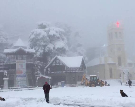 Shimla 'ਚ ਸੀਜ਼ਨ ਦੀ ਤੀਸਰੀ ਬਰਫ਼ਬਾਰੀ, 3 ਹਾਈਵੇਅ ਸਣੇ 300 ਤੋਂ ਵੱਧ ਸੜਕਾਂ ਬਲੌਕ