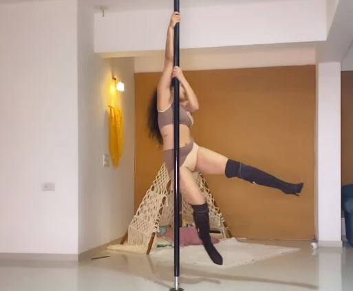 નાગિન ફેમ એક્ટ્રેસ આશકા ગોરડિયાએ કર્યો પોલ ડાન્સ, જુઓ વીડિયો