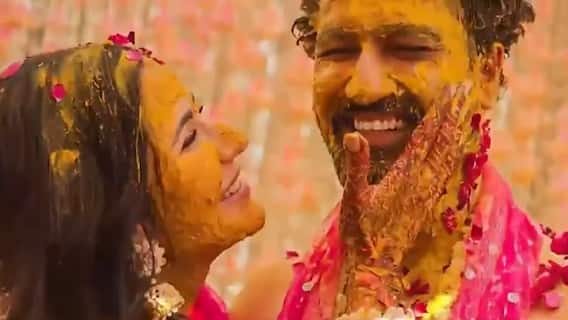 Vicky Kaushal becomes 'Dulha' again ! | Khabar Filmy Hai | 23 Jan 2022