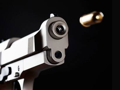 Delhi crime 11-yr-old boy dies after accidentally shooting self Delhi | நிஜ துப்பாக்கியில் விளையாட்டு.. நெஞ்சில் பாய்ந்த குண்டு.. சுருண்டு விழுந்த 11 வயது சிறுவன்!