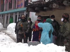 बर्फ की चादर में लिपटी वादियां, देखिए Jammu Kashmir में बर्फबारी की ताजा और खूबसूरत तस्वीरें