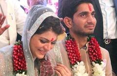 Politicians Married: राजपरिवार से हैं शिवपाल यादव की बहू, इन नेताओं की भी हुई है राजघराने में शादी