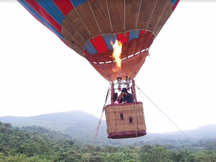 Zee Marathi Serial Man Udu Udu Zala Indra will propose Dipu in hot air balloon Man Udu Udu Zala : आकाशाला गवसणी घालत इंद्रा करणार प्रपोज, मिळणार का दिपूचा होकार?