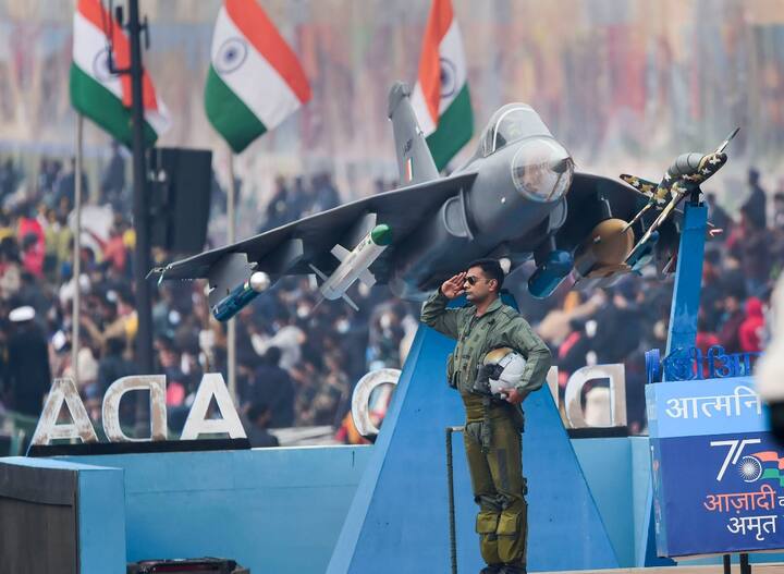 फुल ड्रेस‌ रिहर्सल में भारतीय सेना के जवानों ने भी परेड निकला.