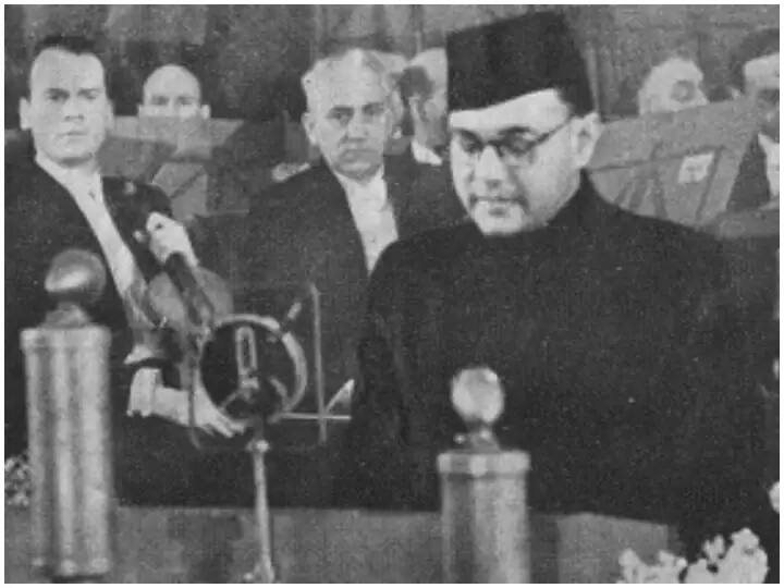 ‘স্বাধীনতা কেউ দেয় না, ছিনিয়ে নিতে হয়’।