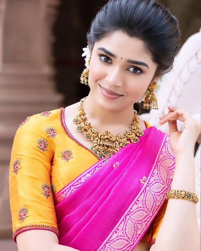 కృతిశెట్టి లేటెస్ట్ ఫొటోలు  (Photo Courtesy: Instagram)