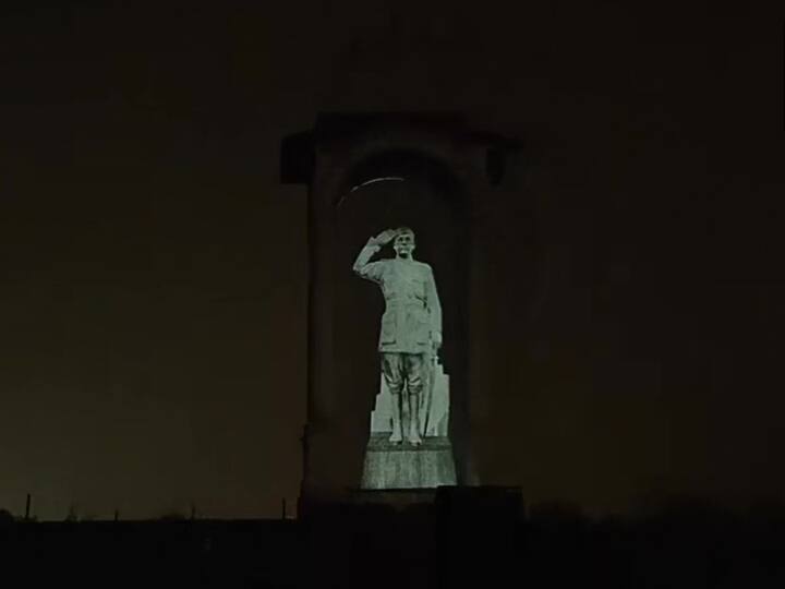 PM Modi unveiled hologram statue of Netaji Subhas Chandra Bose at India Gate on his 125th birth anniversary நேதாஜி சிலை திறப்பு - ஆங்கிலேய அரசுக்கு அடிபணிய மறுத்தவர் நேதாஜி என பிரதமர் புகழாரம்