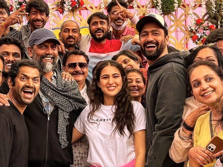 Vicky Kaushal And Sara Ali Khan Wrap The Indore Schedule Of Upcoming Film In A Fun-Filled Way Vicky Kaushal And Sara Ali Khan Wrap The Indore Schedule Of Upcoming Film In A Fun-Filled Way
